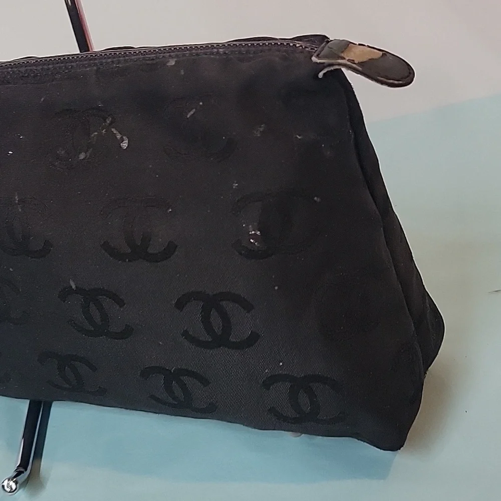 Chanel CC Logo Zip Closure Makeup Bag - Picture 5 of 16